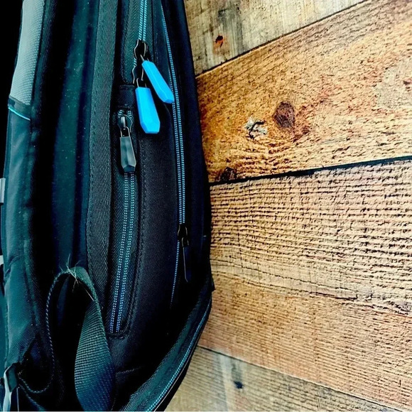 NWOT Mobile Edge Alienware Vindicator 2.0 Backpack for 15.6" Laptops - Picture 10 of 14